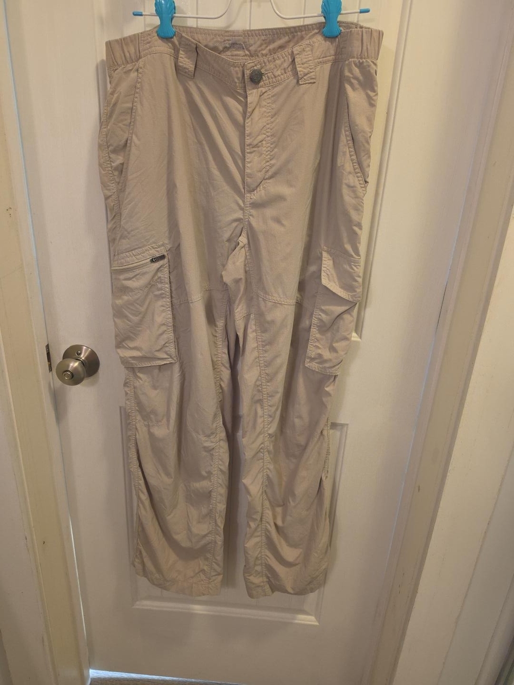 Columbia Men's Cargo Pants in Light Khaki - Picture 1 of 5